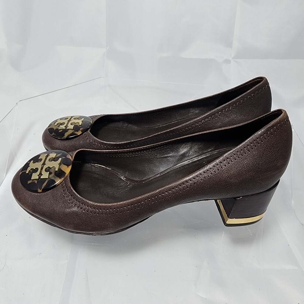 TORY BURCH AMY 7.5 M COCONUT BROWN GOLD T LOGO BANDED BLOCK MID HEEL PUMPS